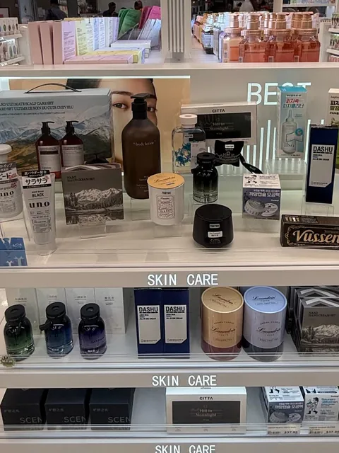 Hetras body lotion on a skincare display